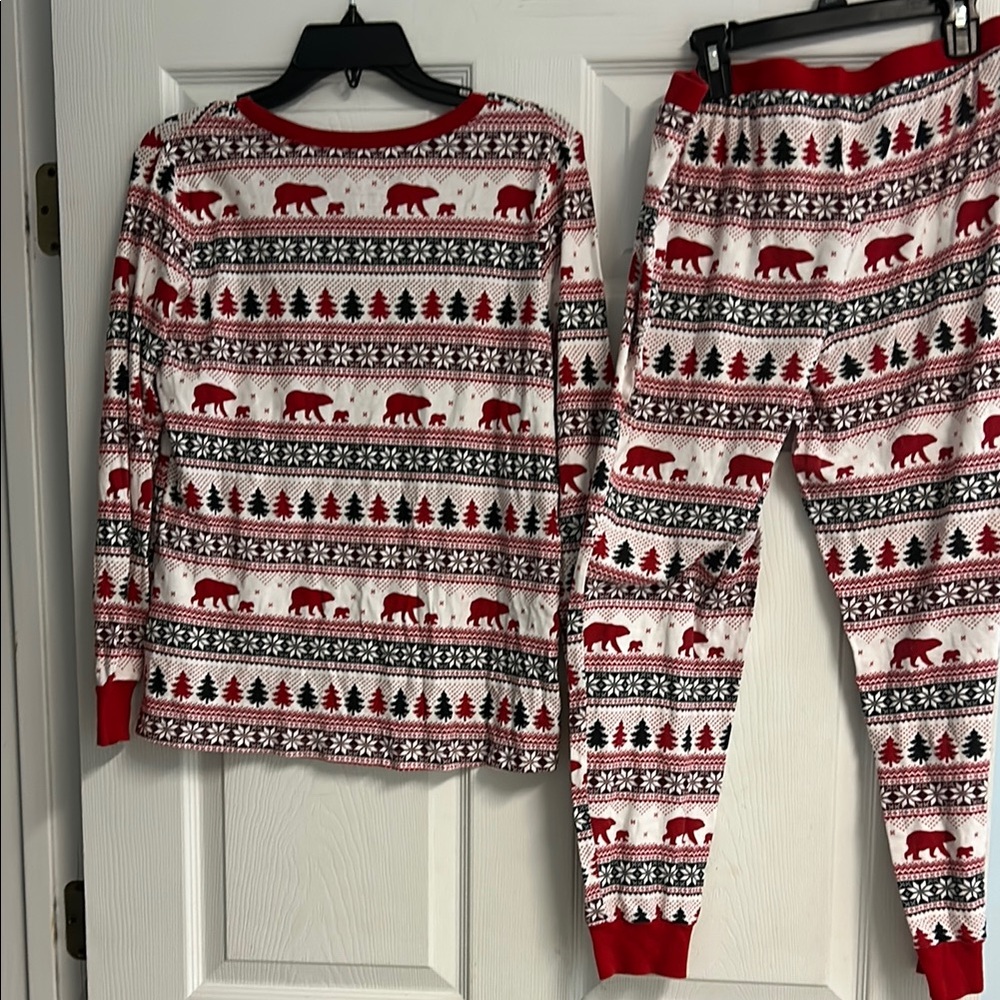 Wondershop by Target Red, Black, and White Bear Print Pajamas. - Picture 10 of 13